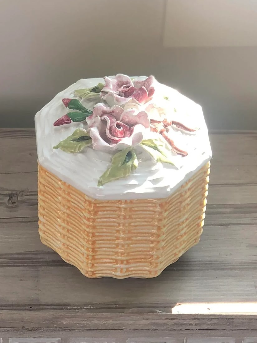 Mid-20th Century Italian Ceramic Flower Topped Box by Bellini - 4