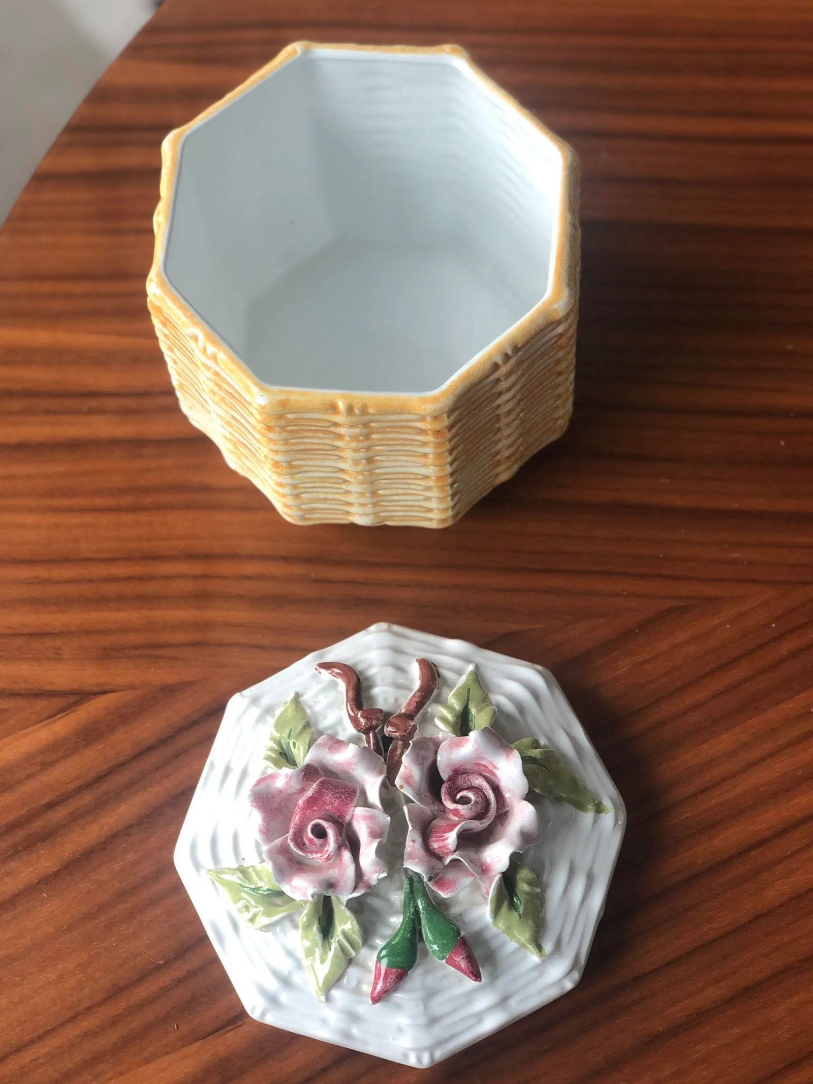 Mid-20th Century Italian Ceramic Flower Topped Box by Bellini - 6