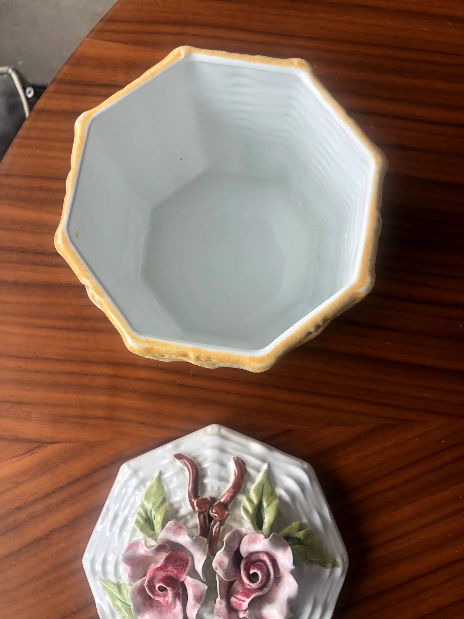 Mid-20th Century Italian Ceramic Flower Topped Box by Bellini - 9