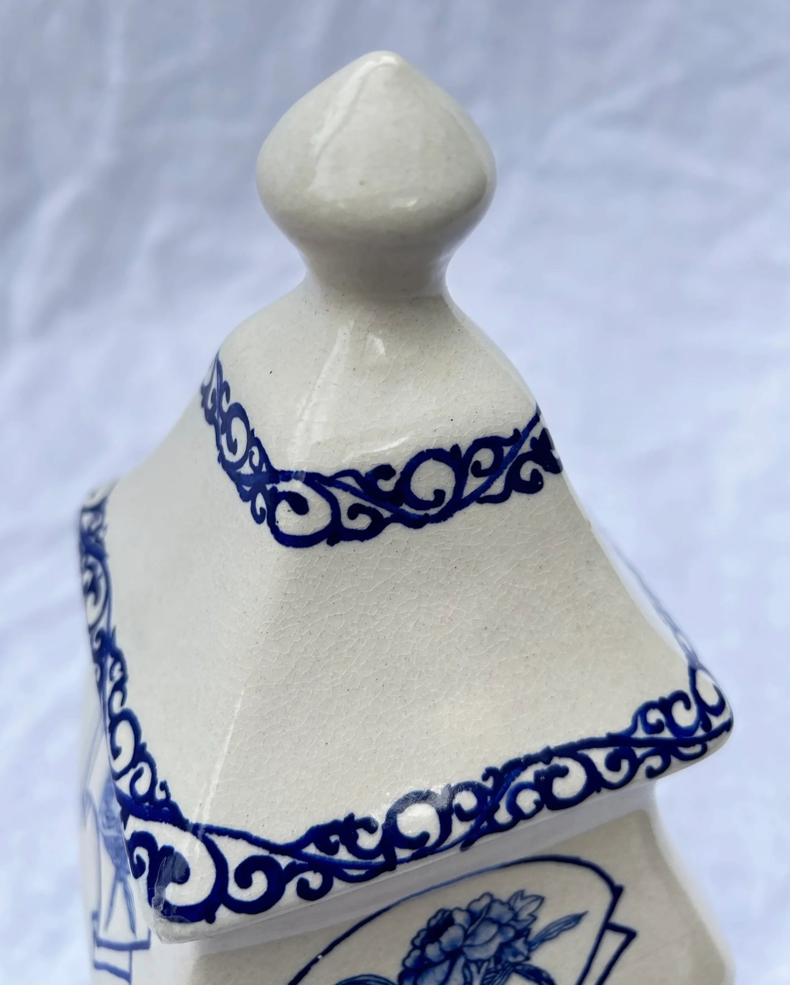 Late 20th Century Delft Style Blue and White Floral Lidded Vase - 8