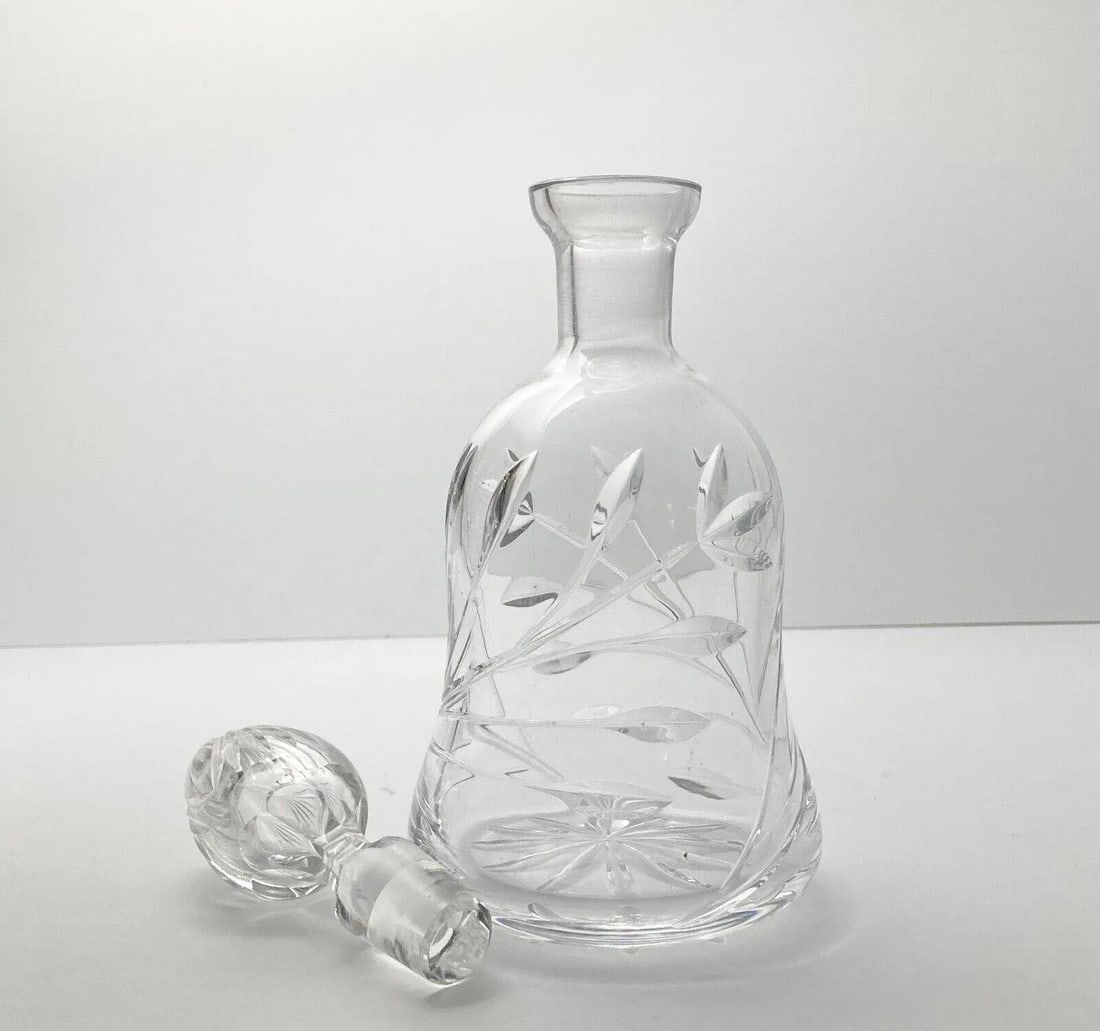 Vintage 1970s American Crystal Wine Decanter, Leaf Plant Cuts, Barware - 3