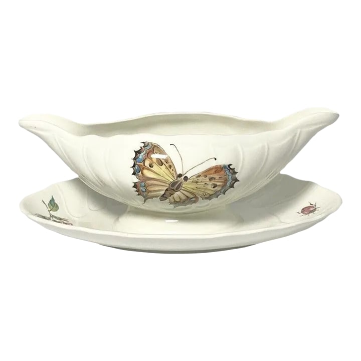 1990s Villeroy & Boch "Bouquet" Porcelain Gravy Boat: Villeroy & Boch "Bouquet" Porcelain Gravy Boat w/Attached Under-plate 8 1/2". No chips, cracks, or fleabites. Length 8 1/2 Width 5 1/2" Height 3 1/4" Circa 1990s Condition: Alterations: Original
