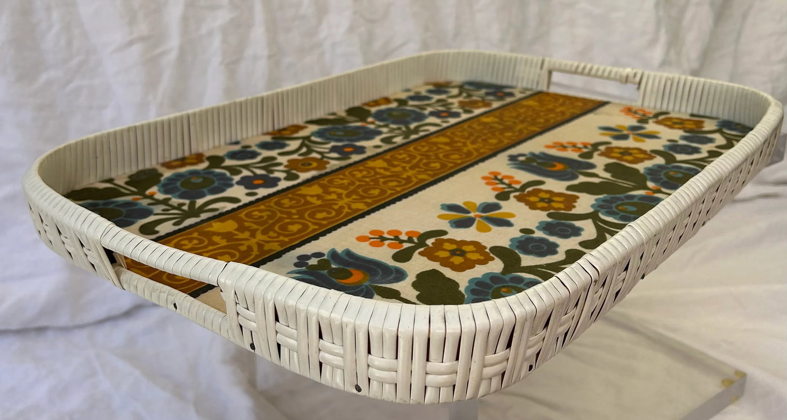 Vintage Boho Chic Americana Floral Lined Faux White Wicker Tray - 3