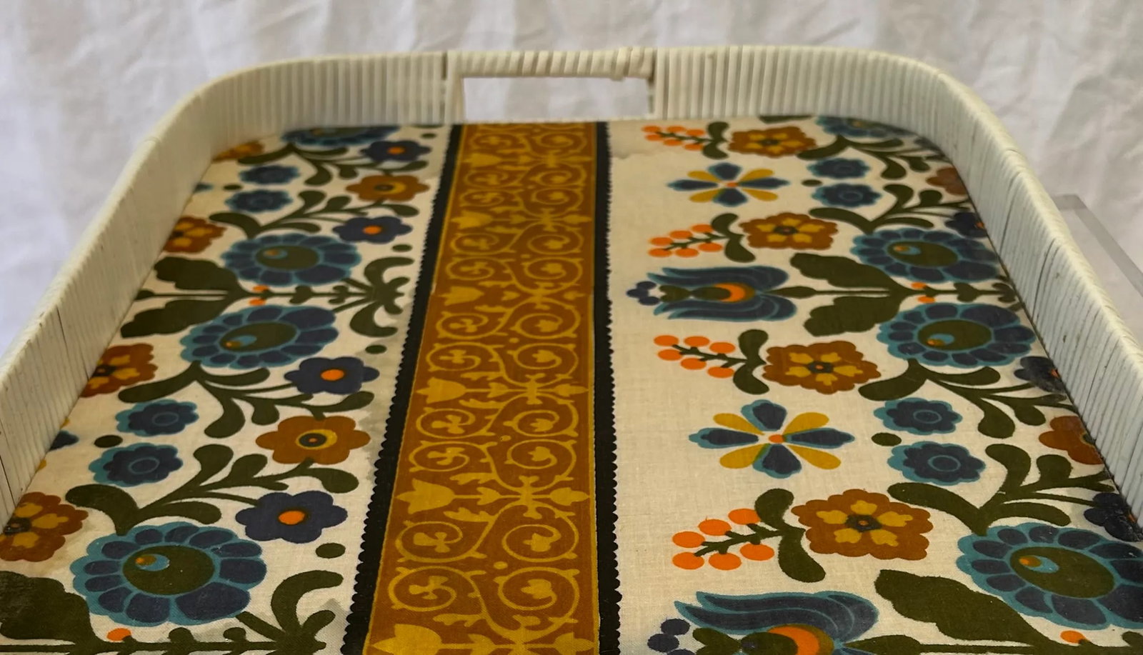Vintage Boho Chic Americana Floral Lined Faux White Wicker Tray - 5