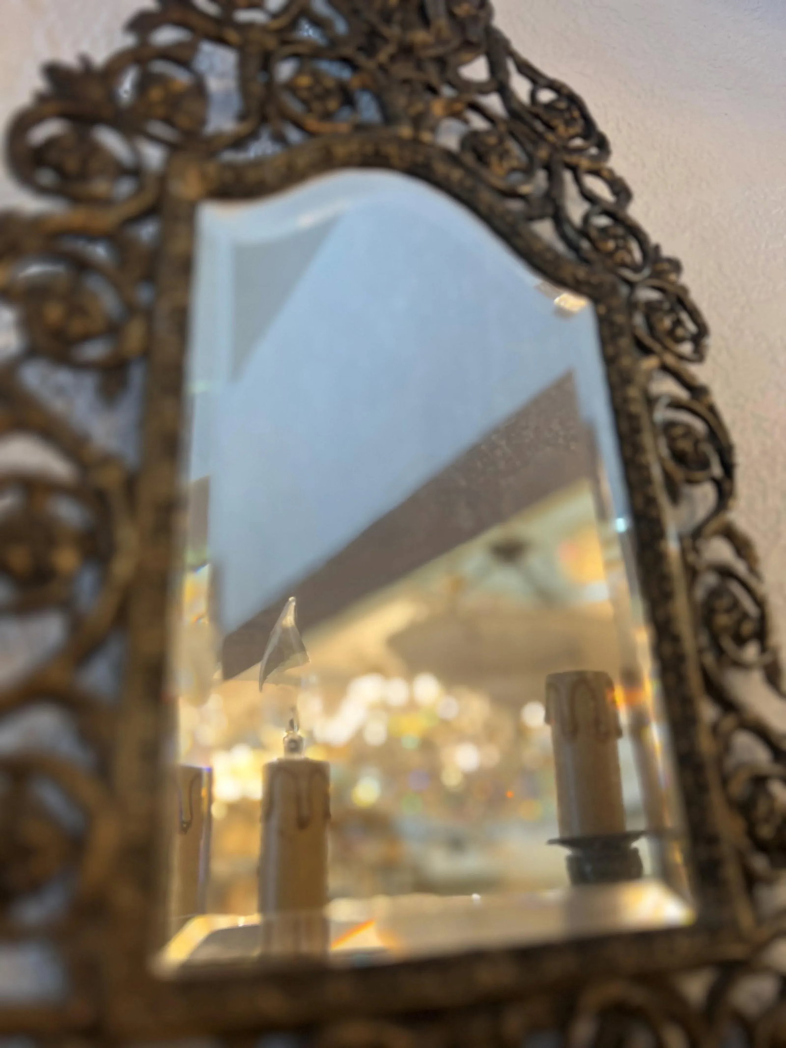Pair of Late 19th Century American Gilt Bronze & Beveled Mirror Wall Sconces - 4