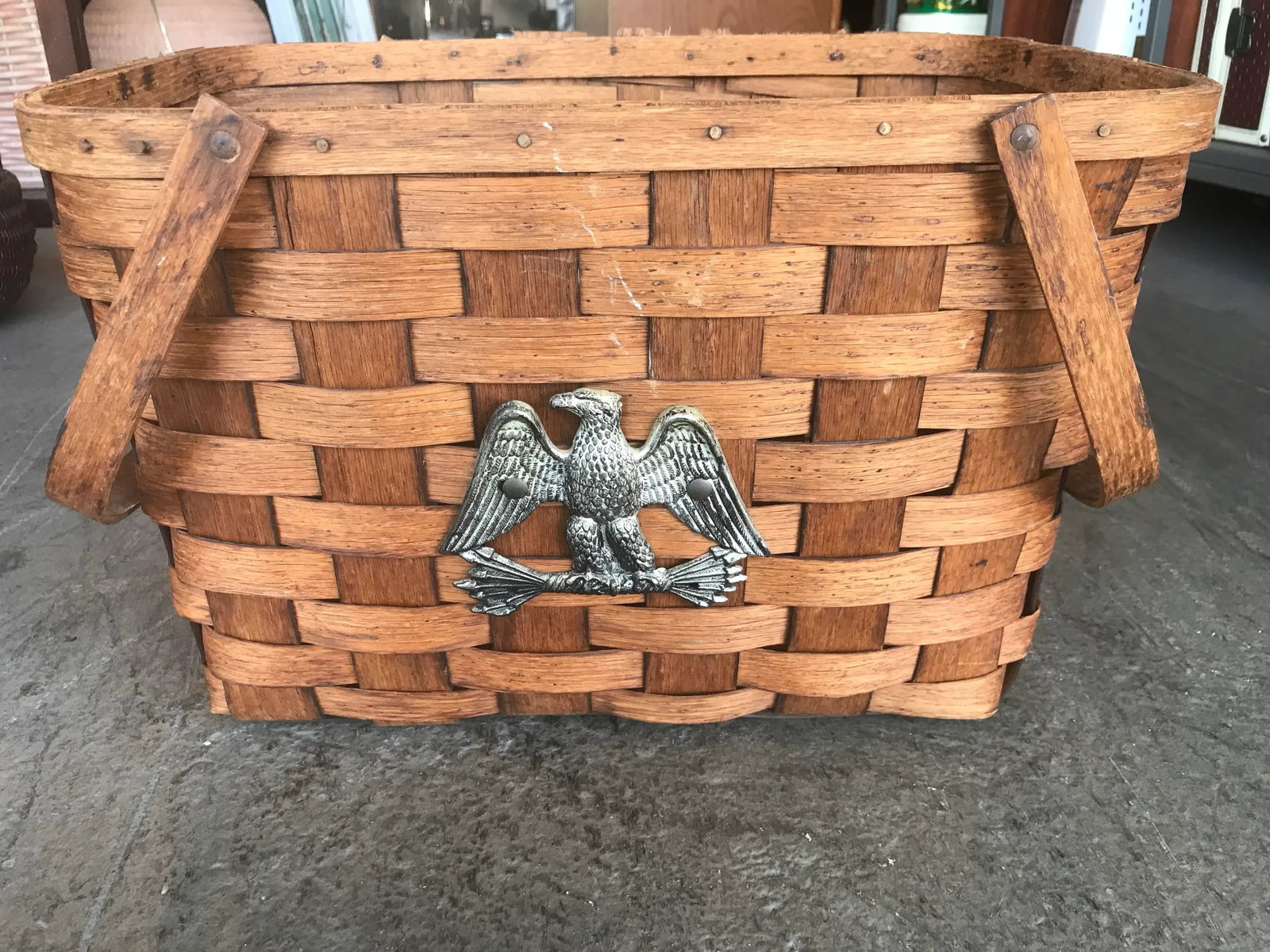 1970s Large Bentwood Oak Basket Picnic Basket With Eagle - 2