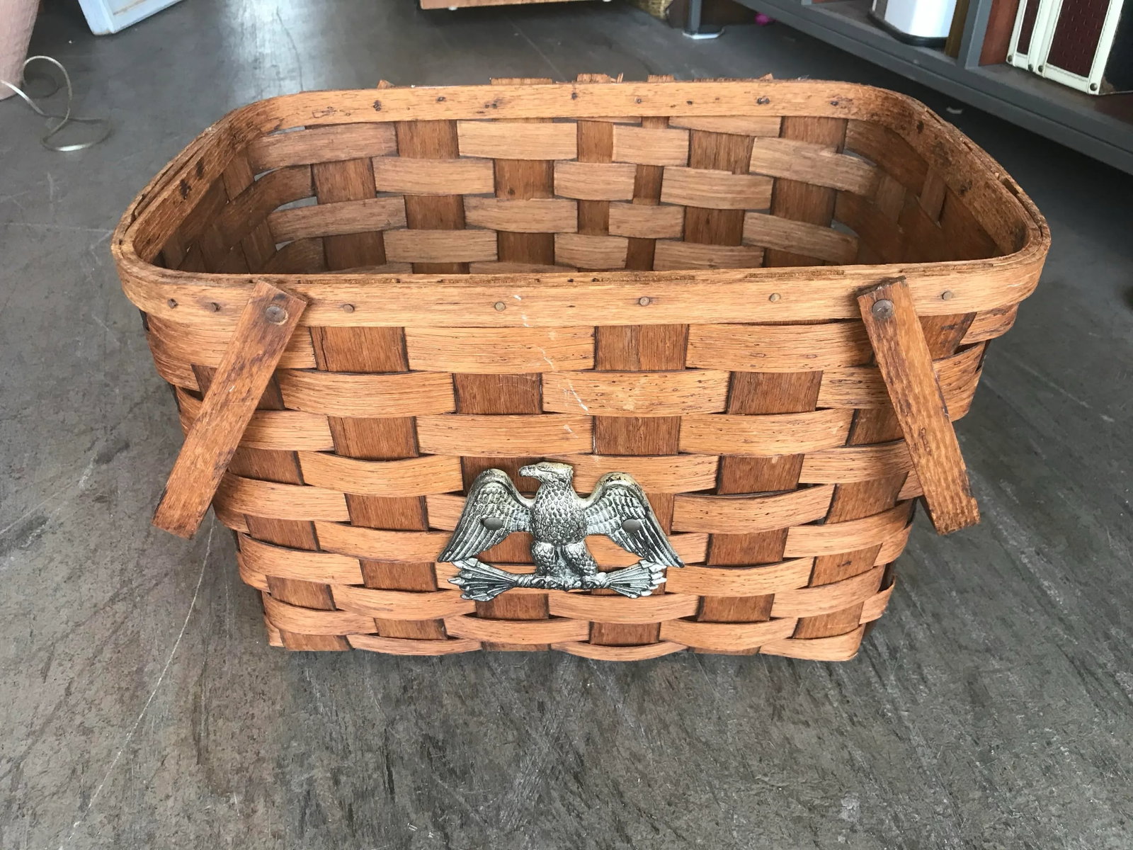 1970s Large Bentwood Oak Basket Picnic Basket With Eagle - 3