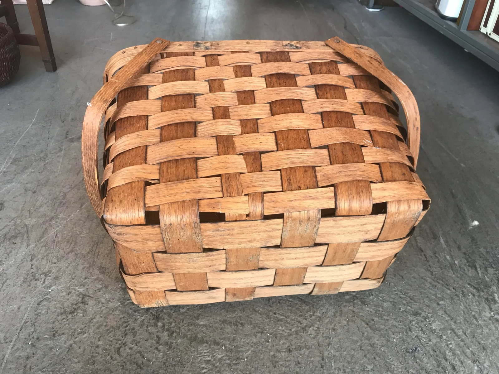 1970s Large Bentwood Oak Basket Picnic Basket With Eagle - 4