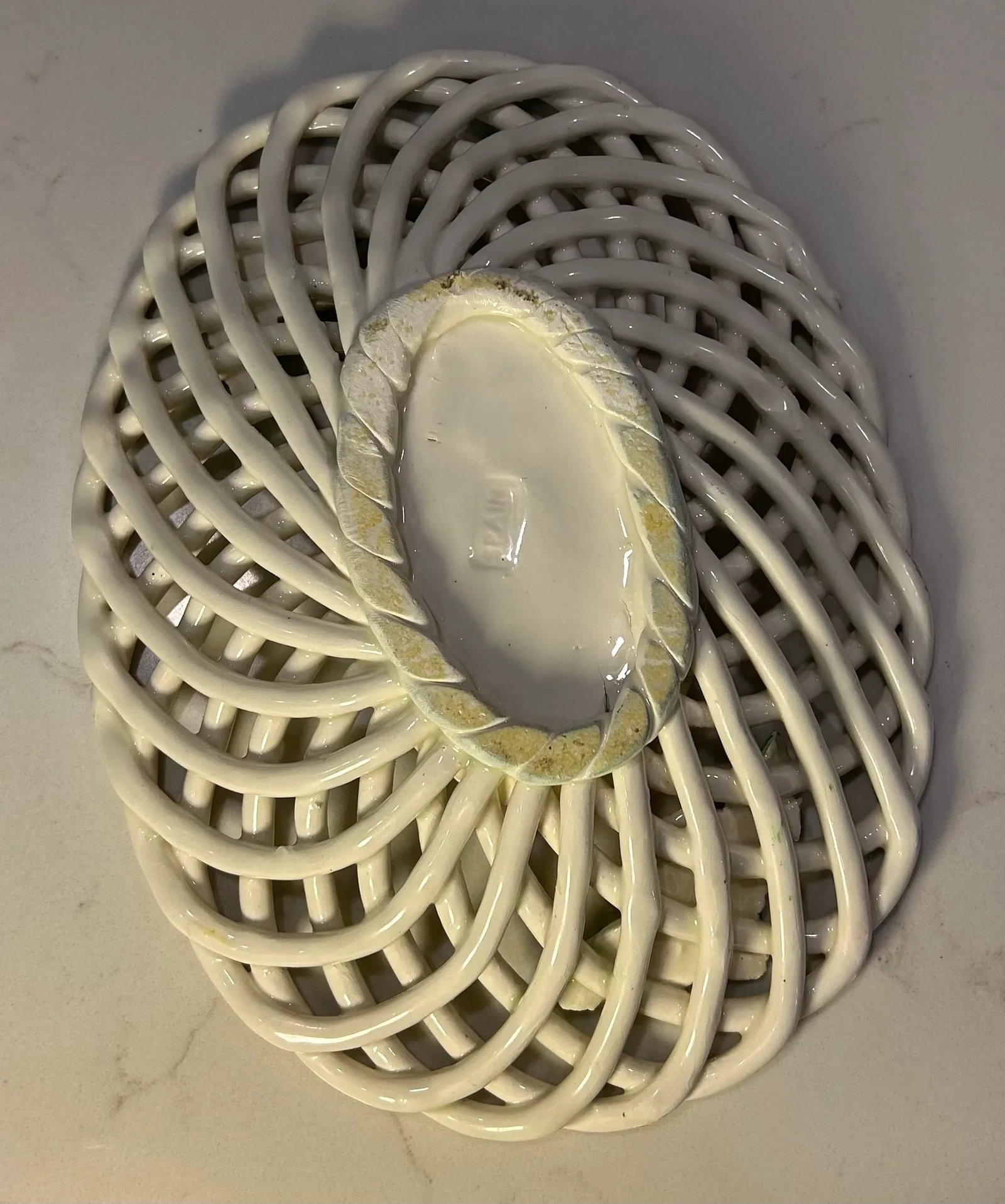 Trompe-'L'oeil Strawberry White Ceramic Lattice Basket - 5