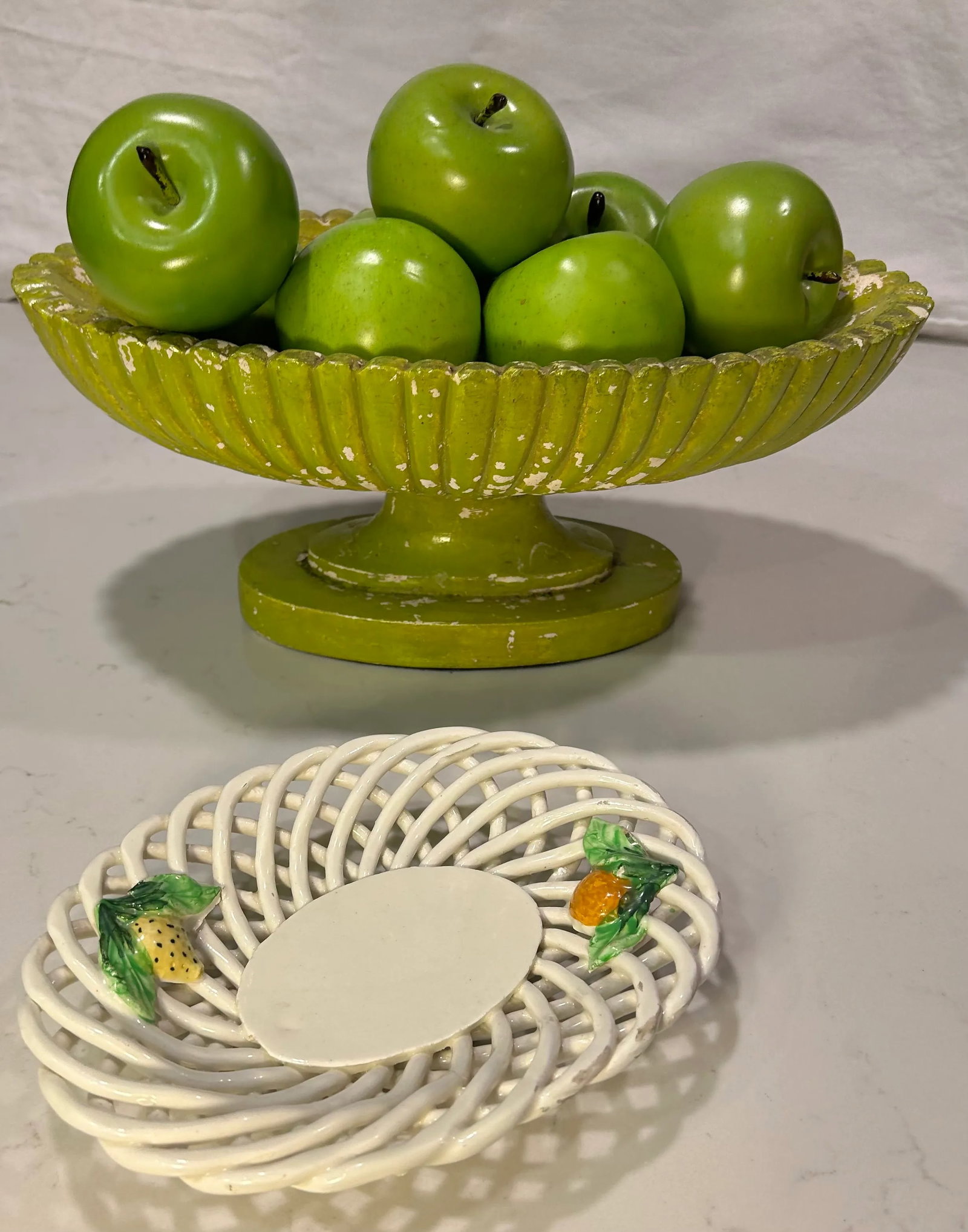 Trompe-'L'oeil Strawberry White Ceramic Lattice Basket - 6
