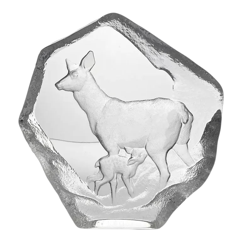 1990s Mats Jonasson "Deer, Doe & Fawn" Crystal Swedish Paperweight Sculpture: Mats Jonasson "Deer, Doe & Fawn" Crystal Swedish Paperweight Sculpture 7" Signed No chips, cracks, or fleabites. Height 7 5/8" Length 7 1/4" Depth 1 3/8" Circa 1990s Condition: Alterations: Original