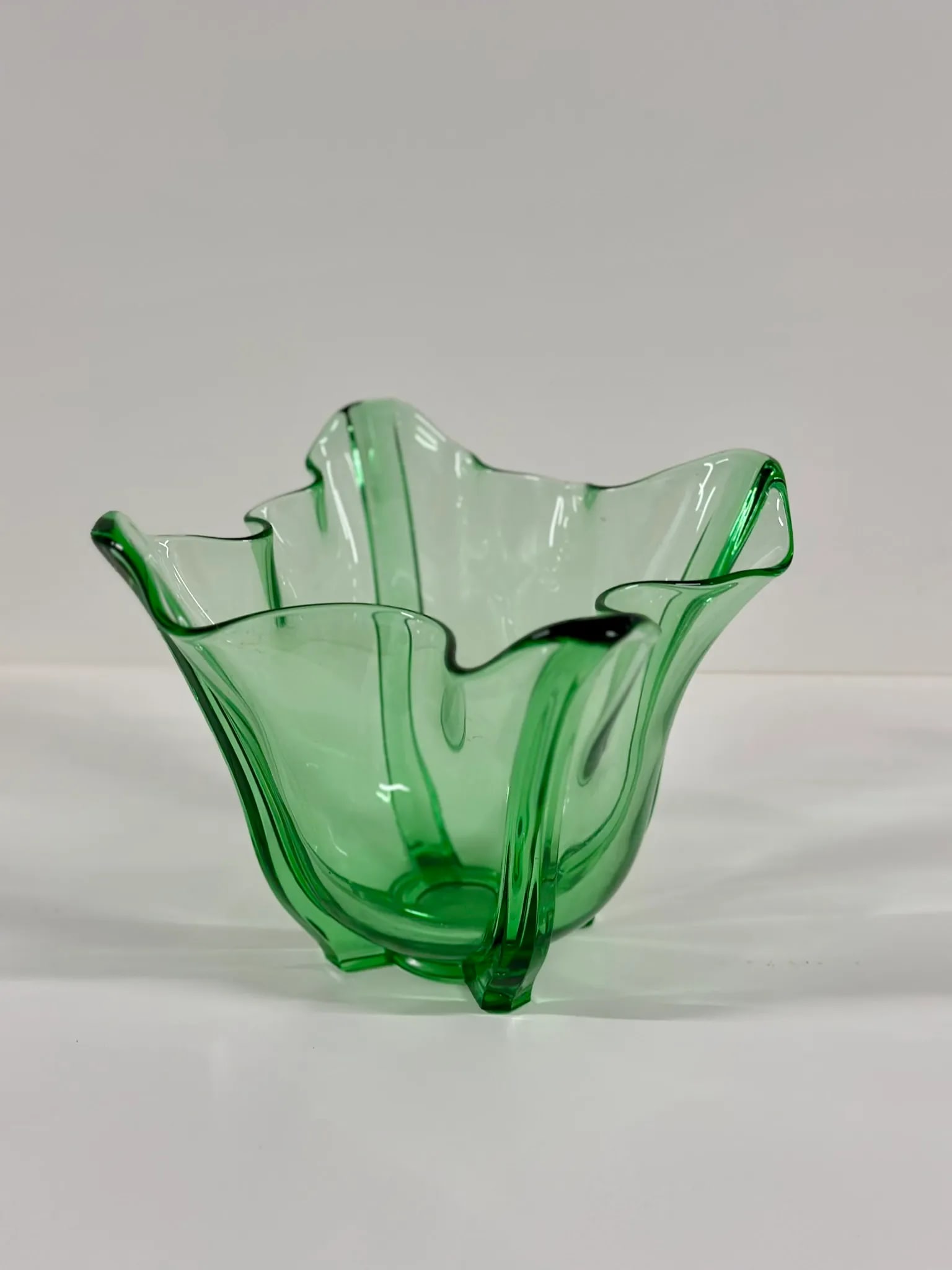 Hand Blown Green Handkerchief Vase, Italy, Circa 1960. - 5