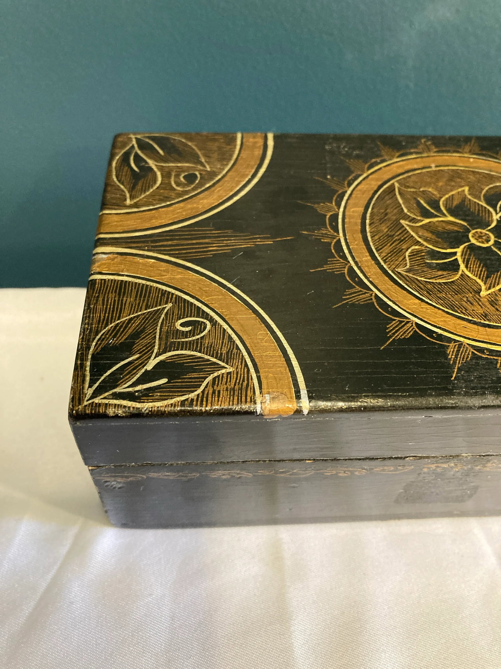 Vintage Gold and Black Lacquered Floral Decorative Box - 3