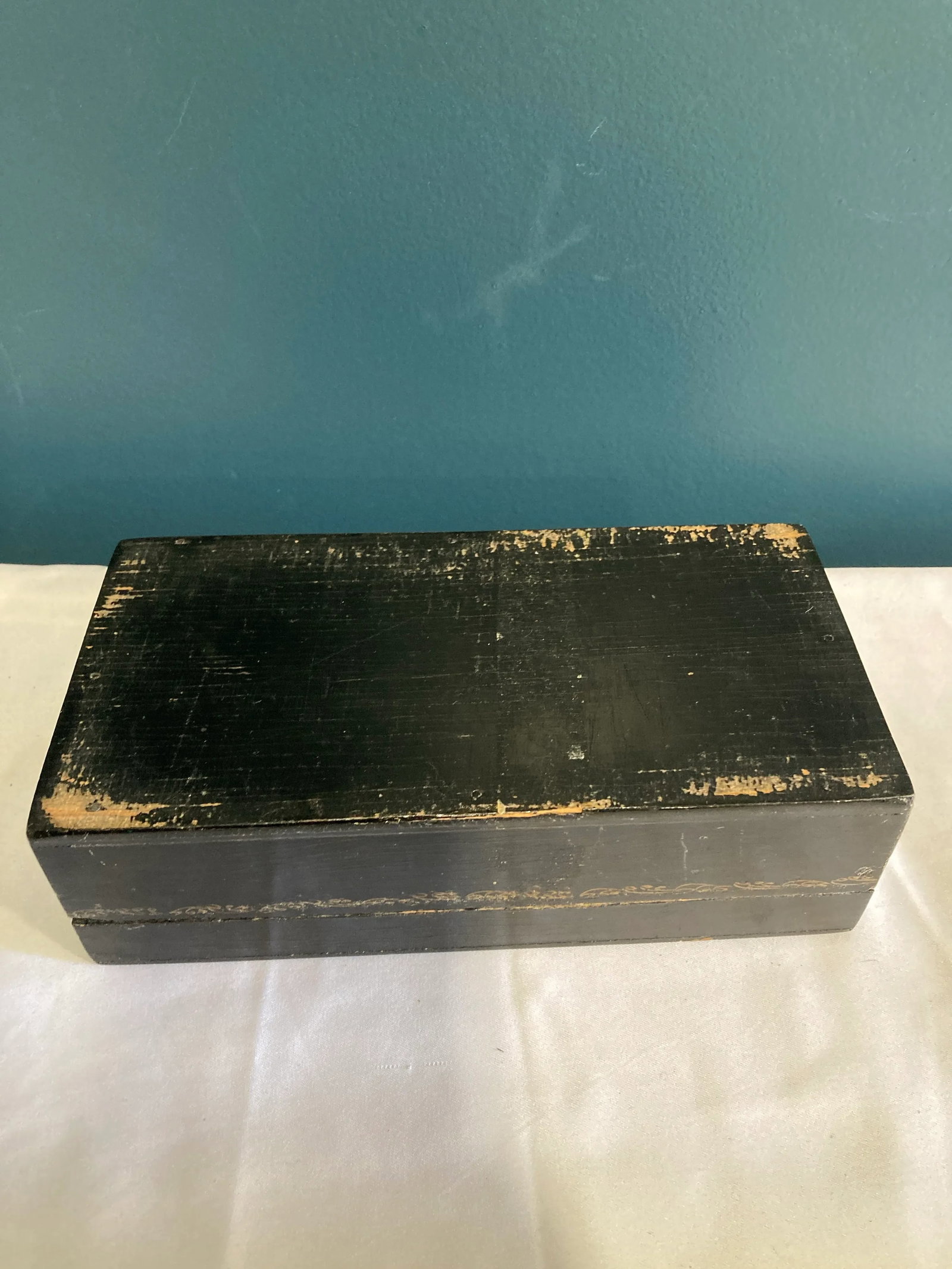 Vintage Gold and Black Lacquered Floral Decorative Box - 8