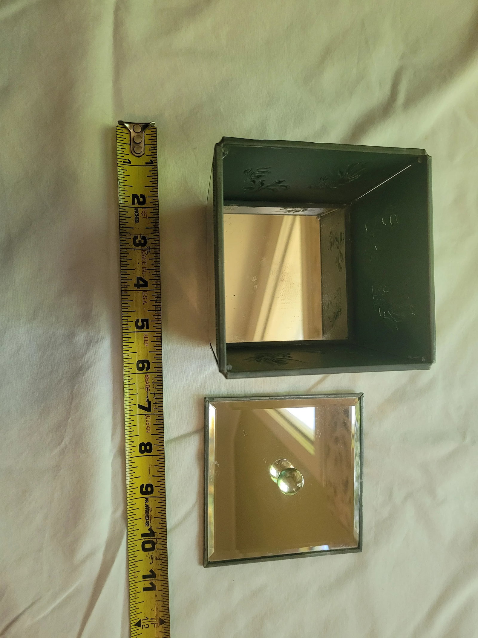 Mid 20th Century Vintage Mirrored Box With Etched Japanese Goldfish Design - 3