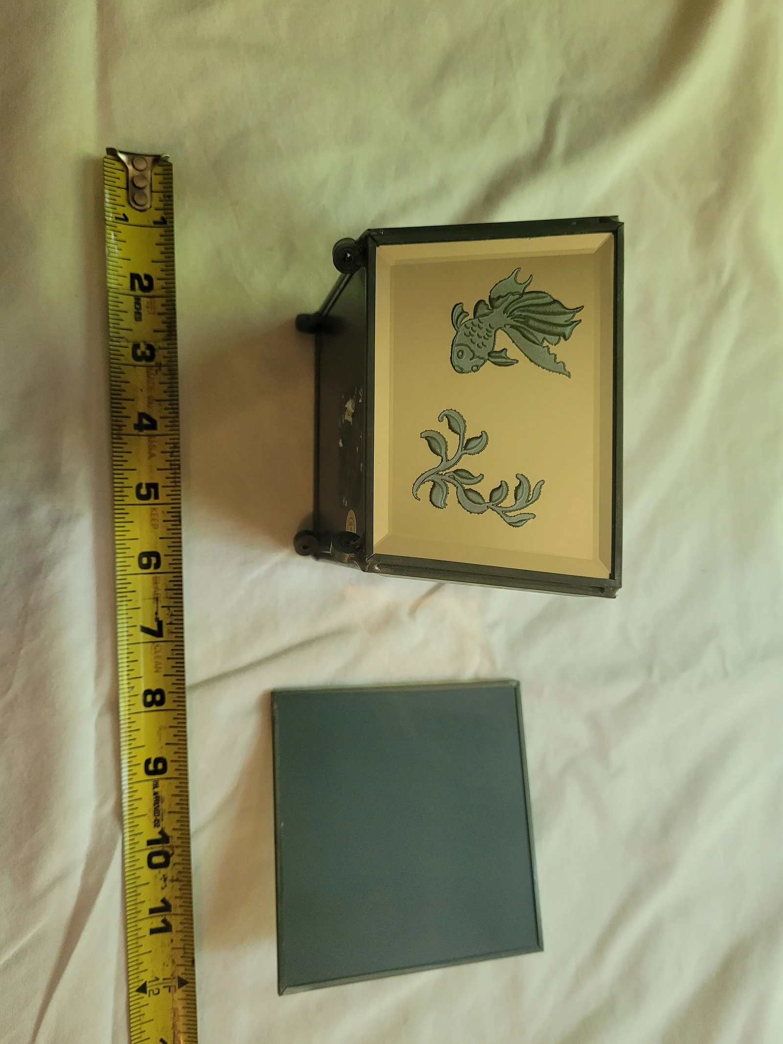 Mid 20th Century Vintage Mirrored Box With Etched Japanese Goldfish Design - 4