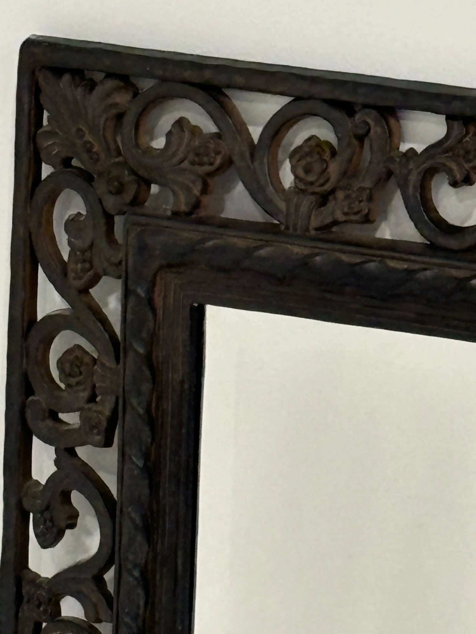 Mid Century Syroco 1964 Floral Design Mirror - 9