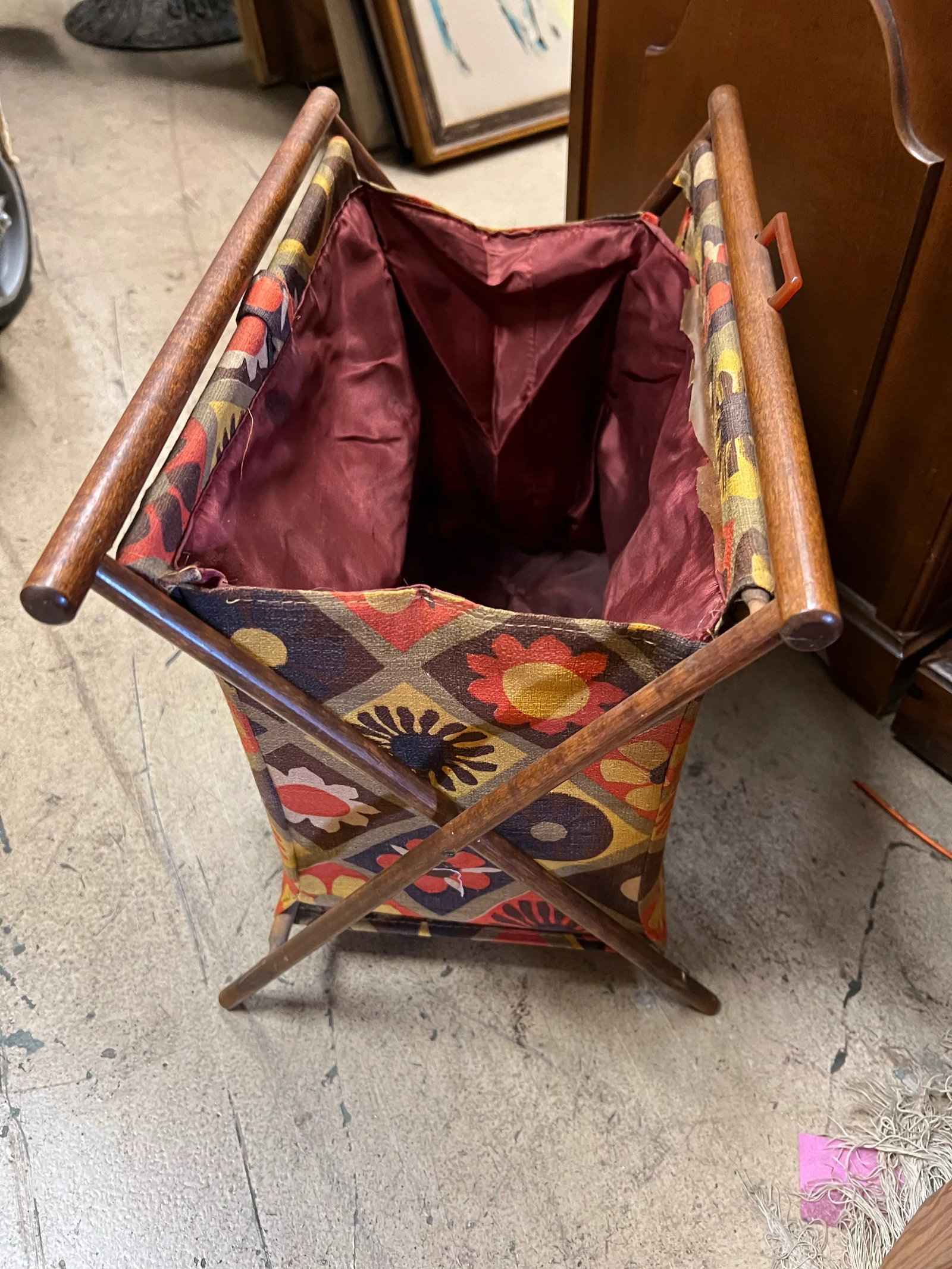 Mid 20th Century Mid Century Fabric Knitting or Magazine Foldable Holder - 3