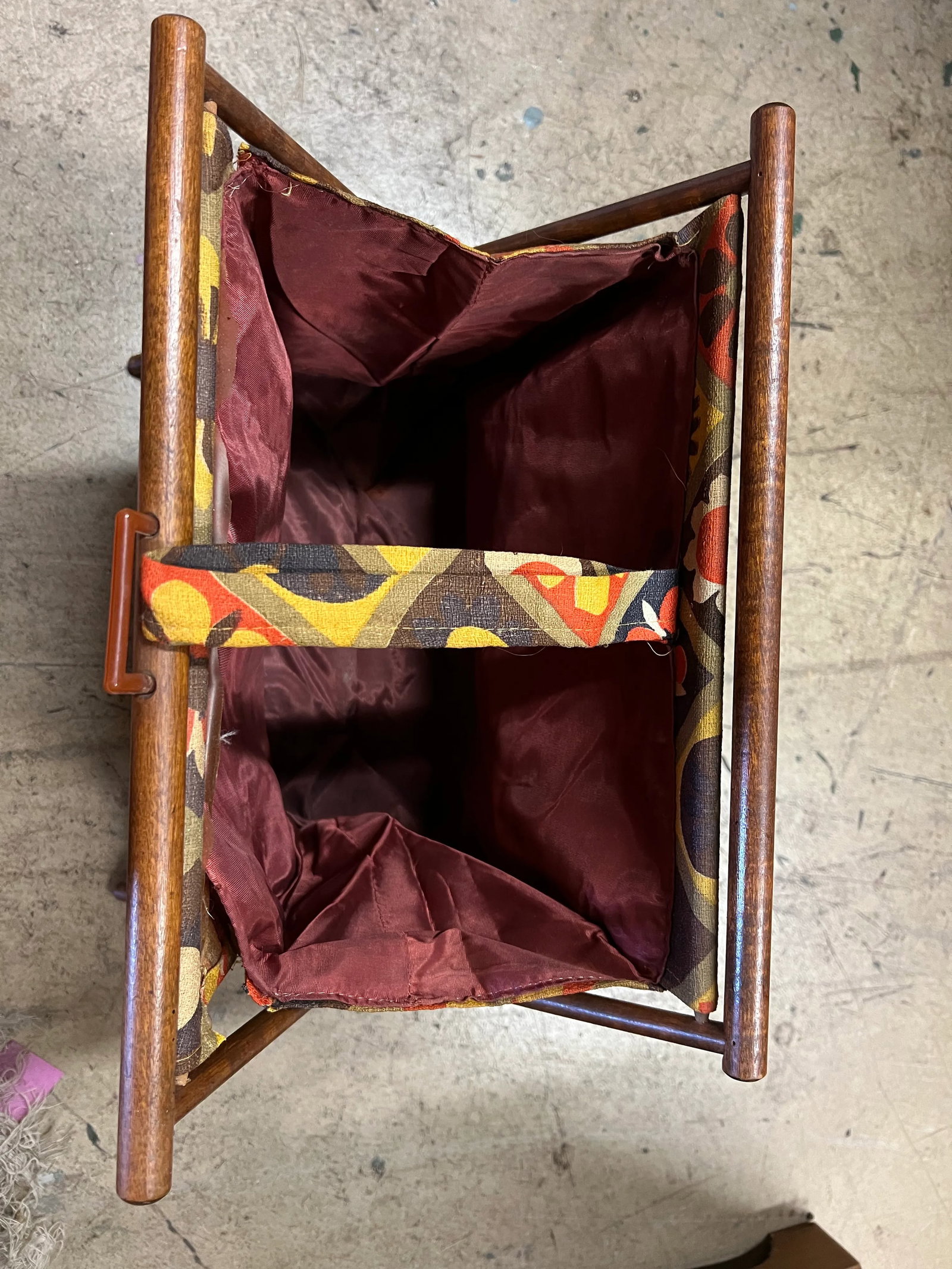 Mid 20th Century Mid Century Fabric Knitting or Magazine Foldable Holder - 4