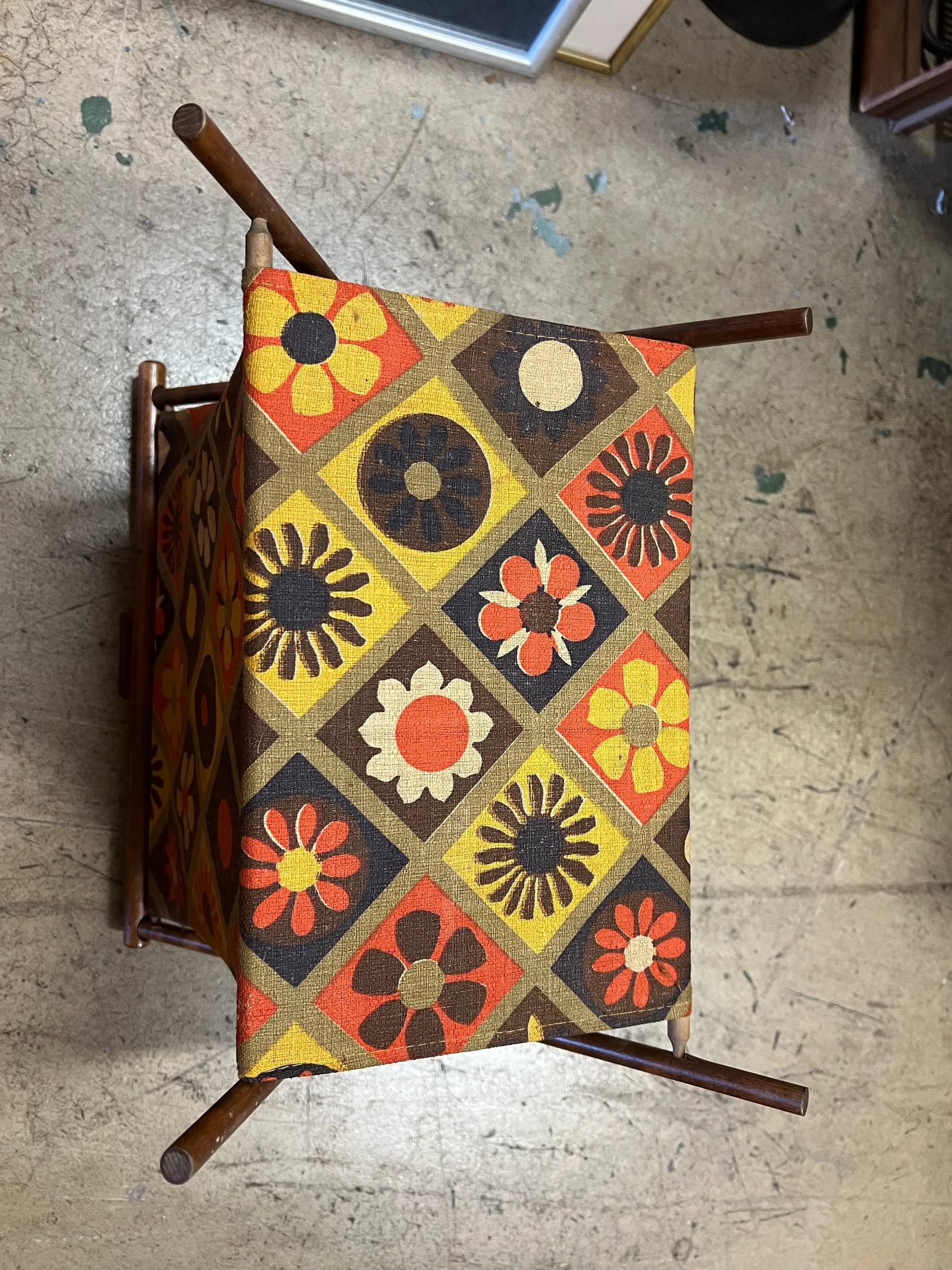 Mid 20th Century Mid Century Fabric Knitting or Magazine Foldable Holder - 8
