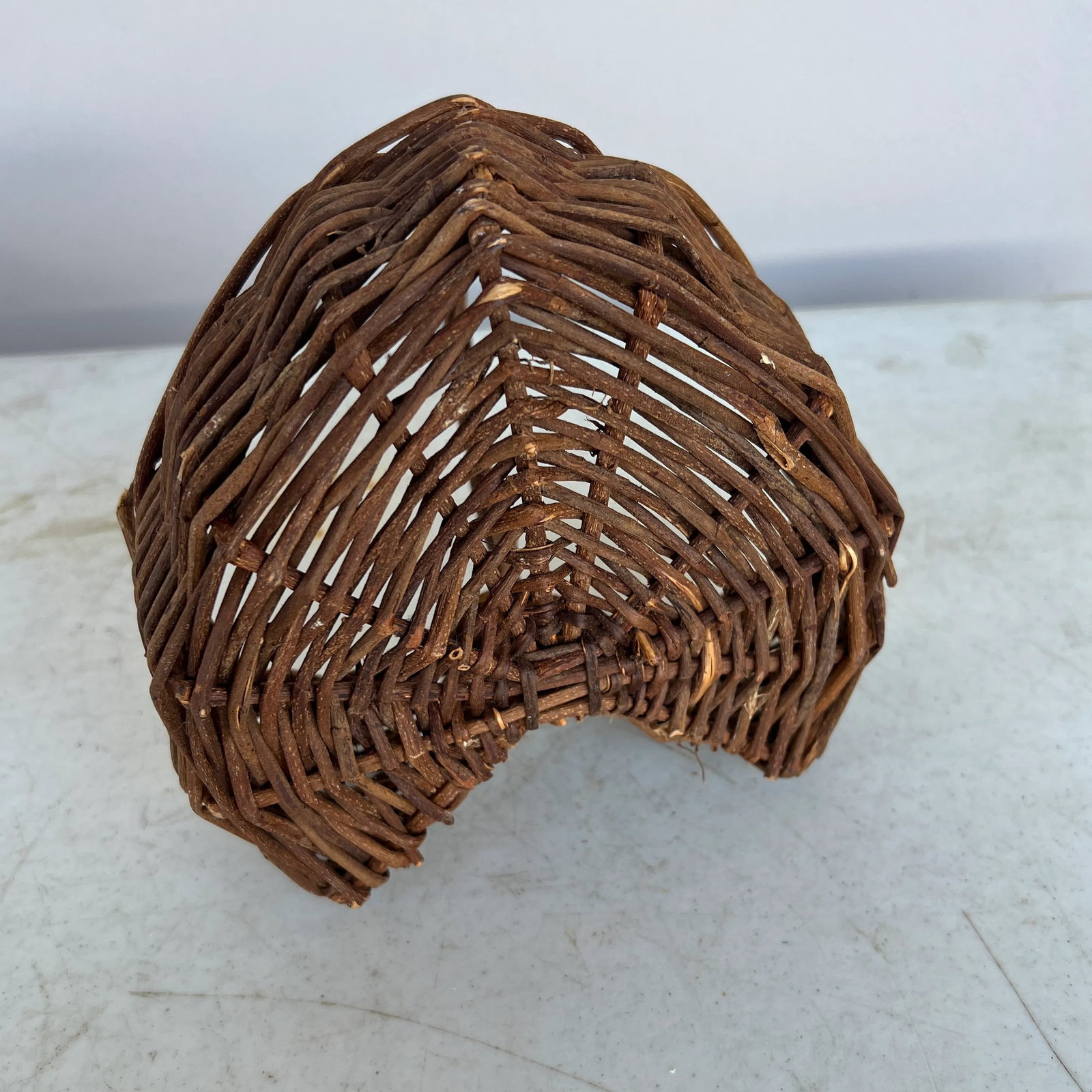 Mid 20th Century Vintage Rustic Heart Shaped Basket With Handle - 4