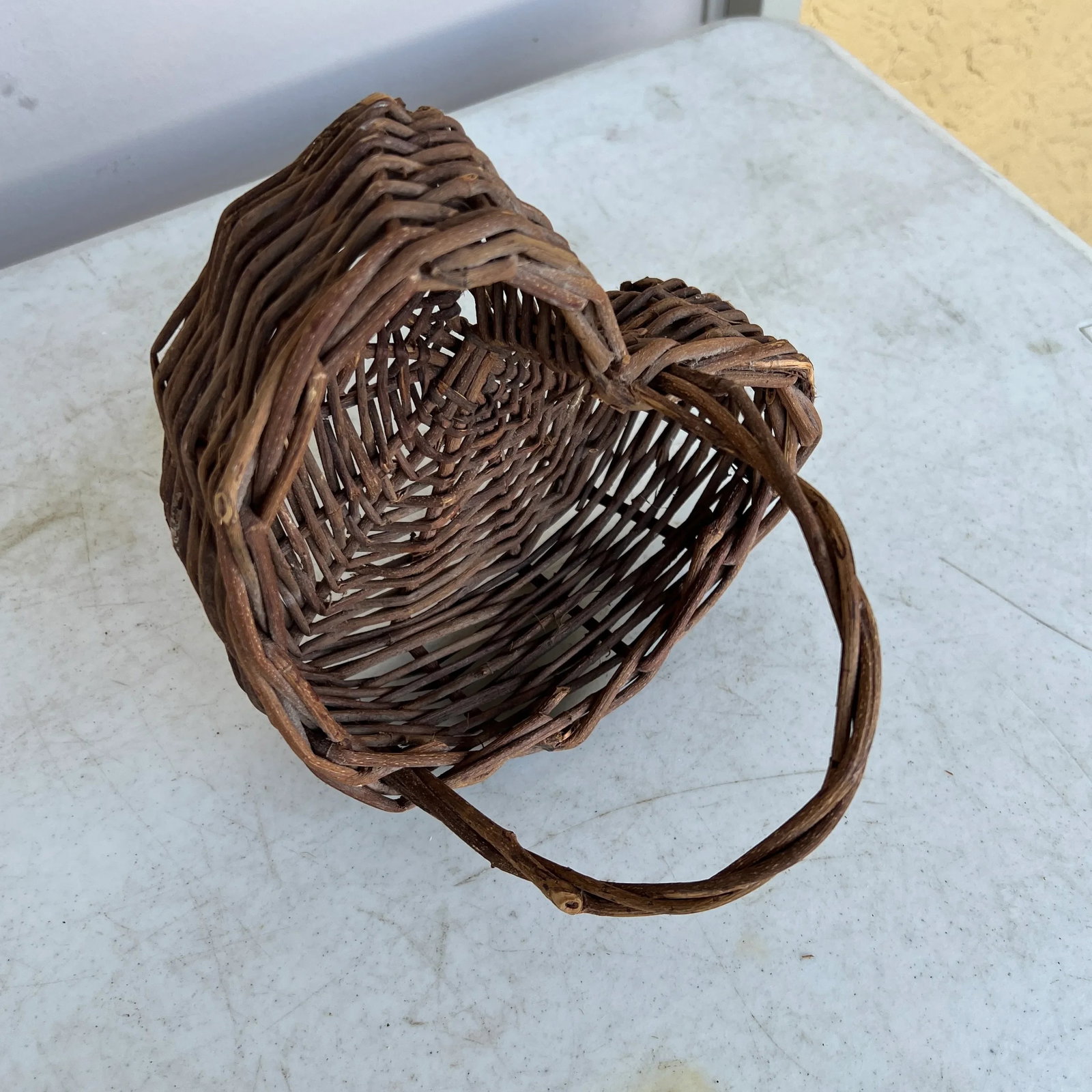 Mid 20th Century Vintage Rustic Heart Shaped Basket With Handle - 7