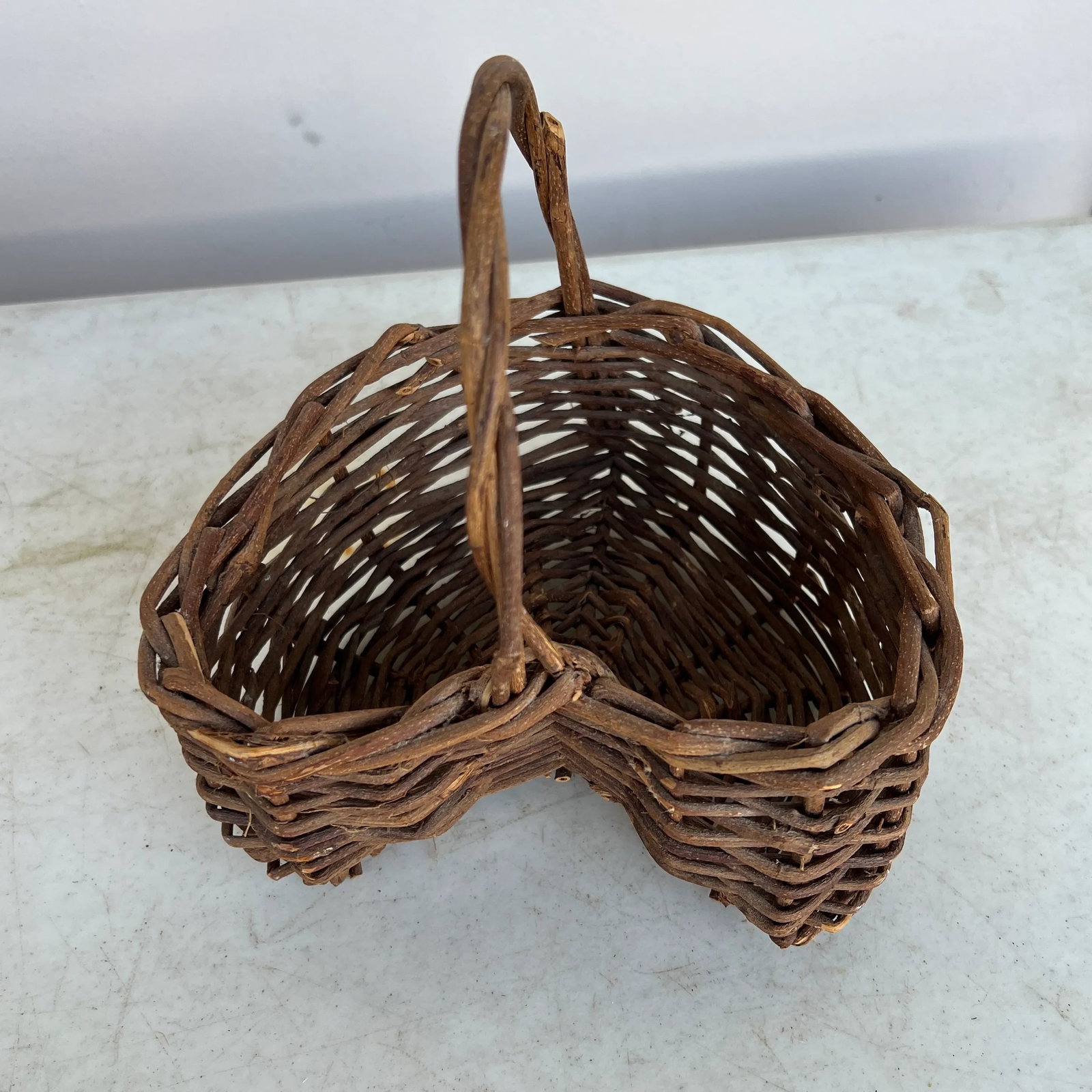 Mid 20th Century Vintage Rustic Heart Shaped Basket With Handle - 8