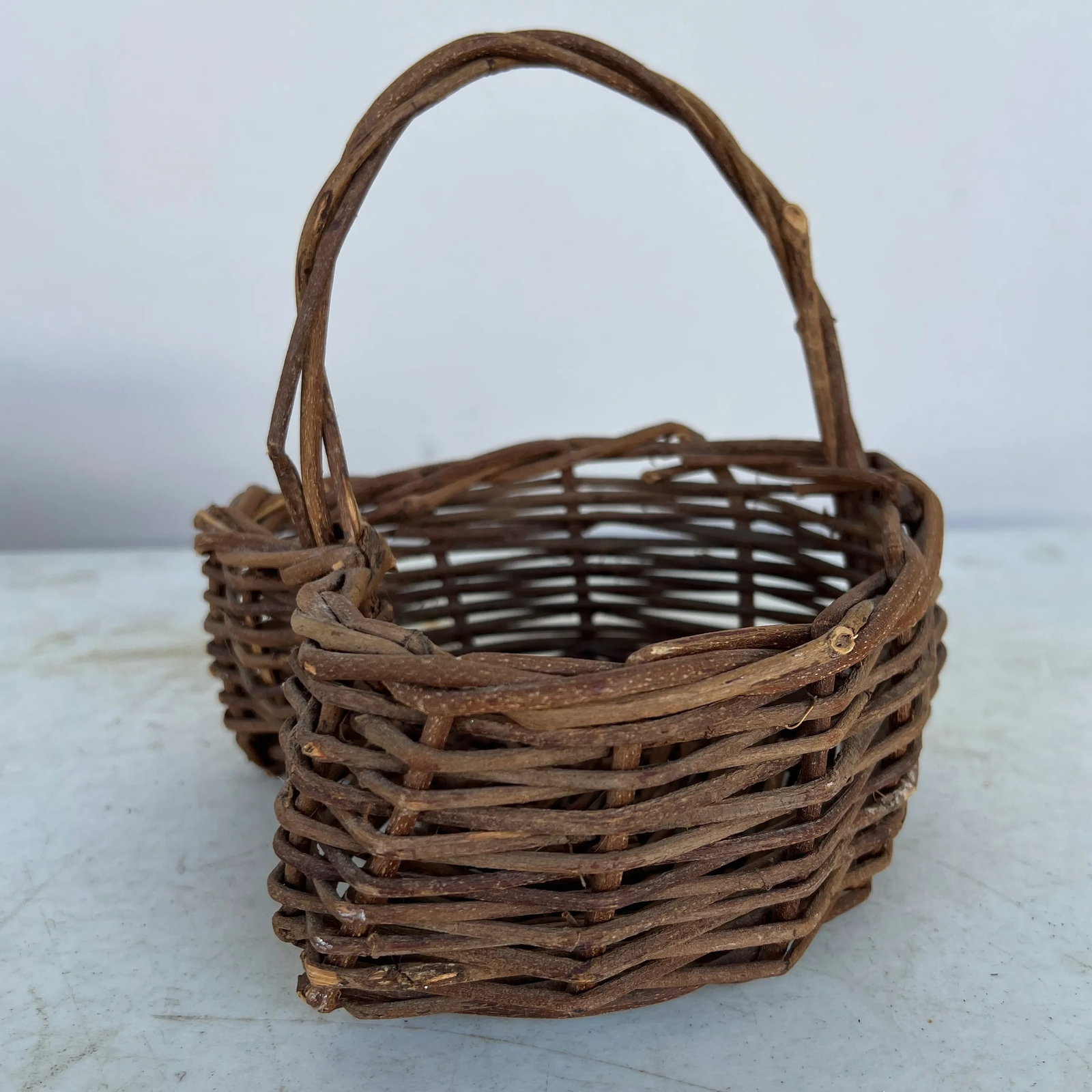 Mid 20th Century Vintage Rustic Heart Shaped Basket With Handle - 9