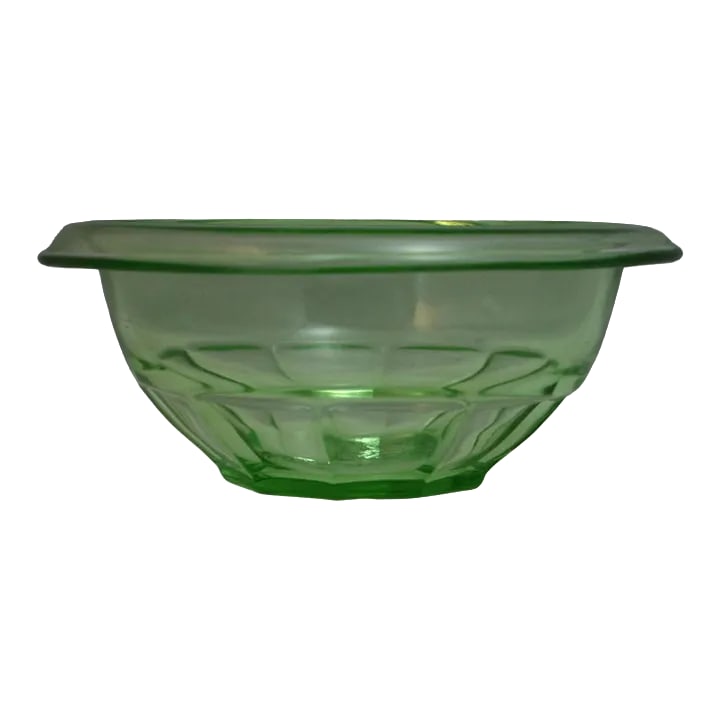 Early 20th Century Hazel Atlas Rest-Well Green Uranium Depression Glass Round Mixing Bowl: Vintage Hazel Atlas Green Depression Uranium Glass Mixing Serving Bowl This round green mixing and serving bowl was produced by Hazel Atlas during the 1930s. It has an Art Deco design that features 9 