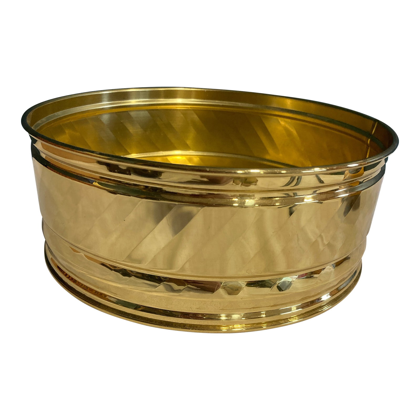 Vintage Hammered Brass Planter by Bristol Brass: Nice vintage hammered brass lanter by Bristol Brass. Made in Bristol, Tennessee and lacquered to help prevent tarnish. Condition: Alterations: Original Condition Unaltered Imperfections: Some