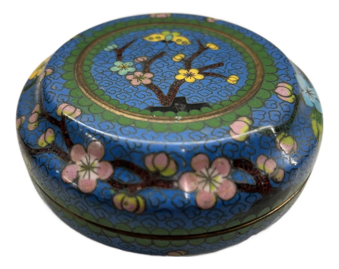 1950s Small Blue Cloisonne Reversible Jewel Box: Sweet Vintage Cloisonne Reversible Jewel Box. Blue background with painted floral motifs on both sides. Perfect to keep delicates or use as decor. Condition: Alterations: Original Condition Unaltered