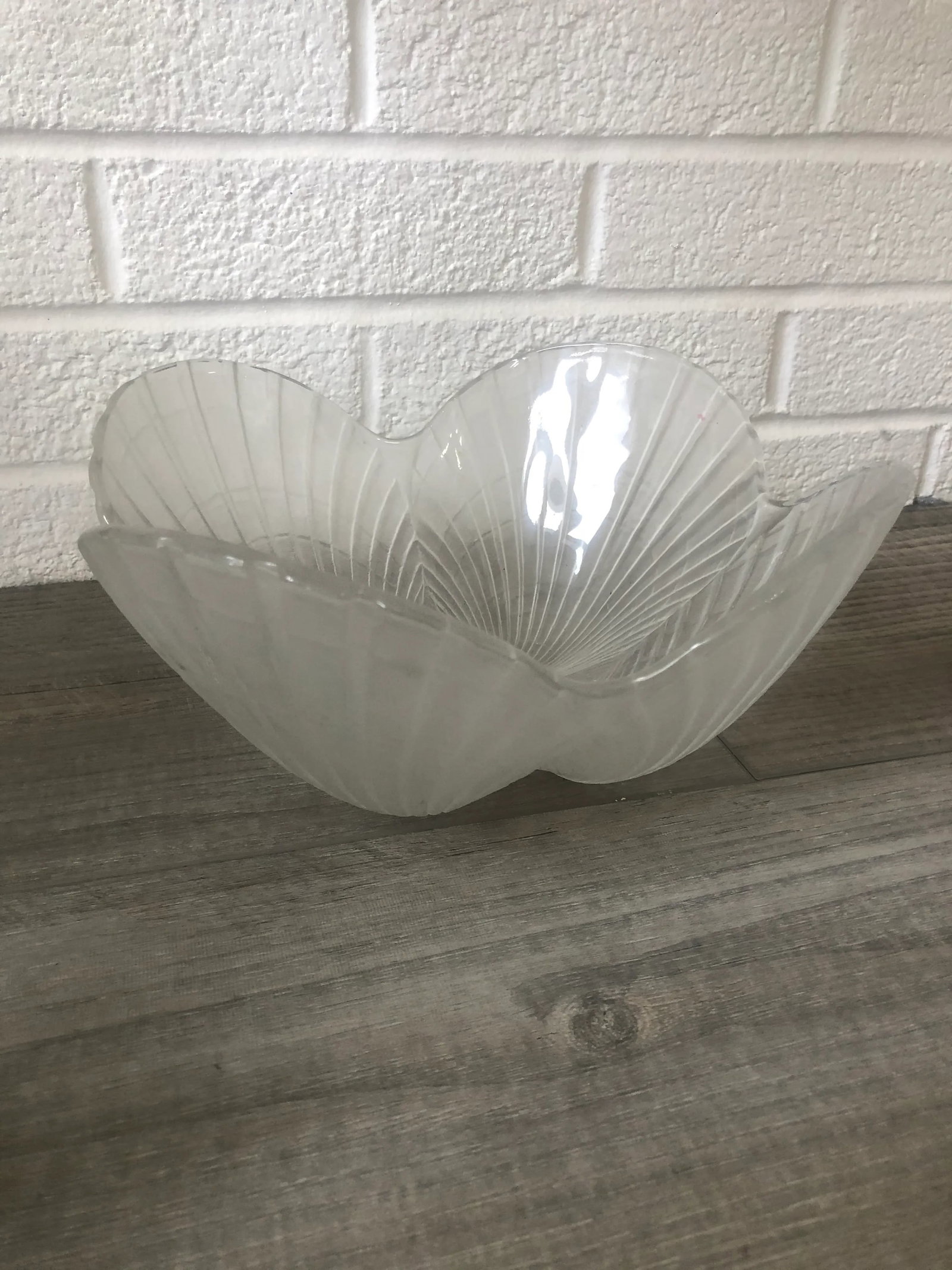 1980s Frosted Glass Shell Shaped Serving Bowl - 3