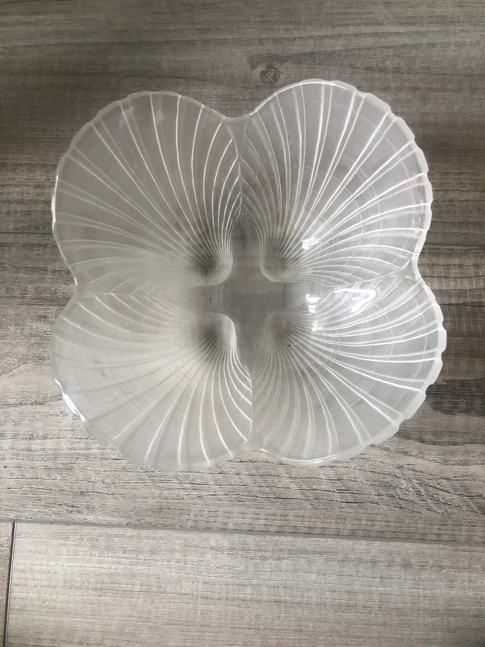 1980s Frosted Glass Shell Shaped Serving Bowl - 5