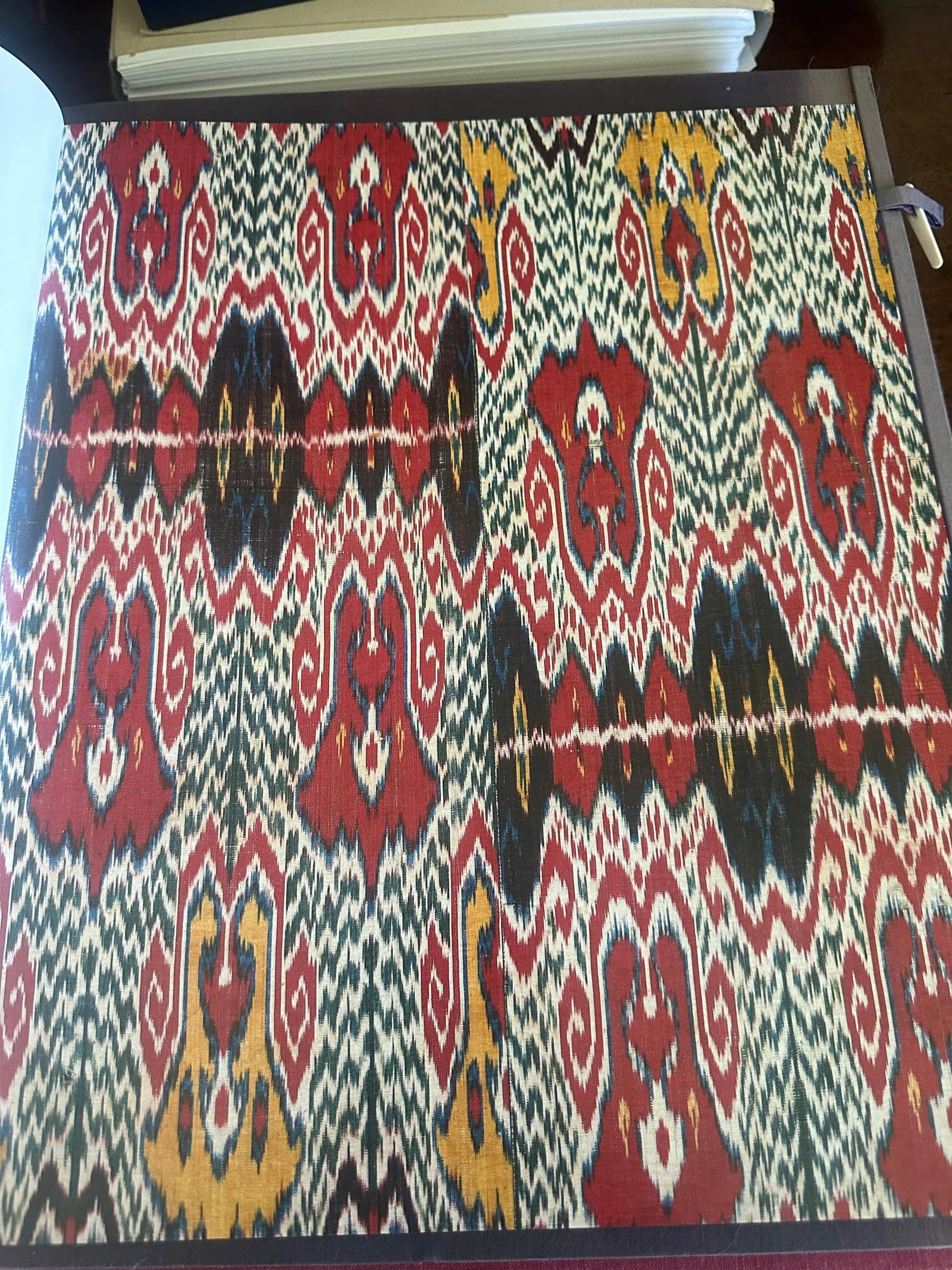 Ikat, Silks of Central Asia, the Guido Goldman Collection, 1997 - 4