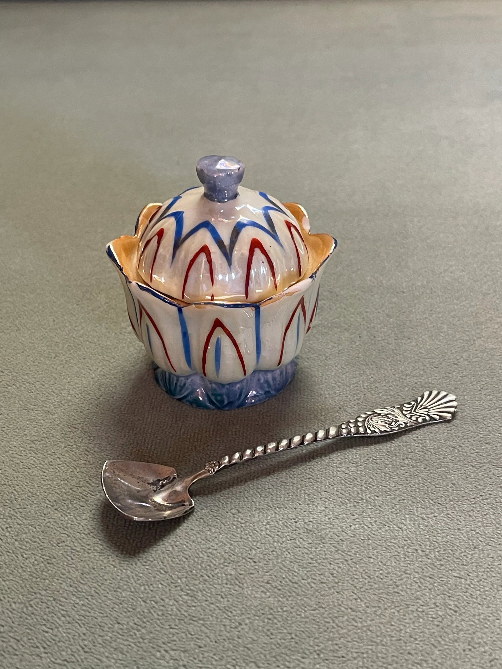 Early 20th Century Tulip Shaped China Serving Dish - 2