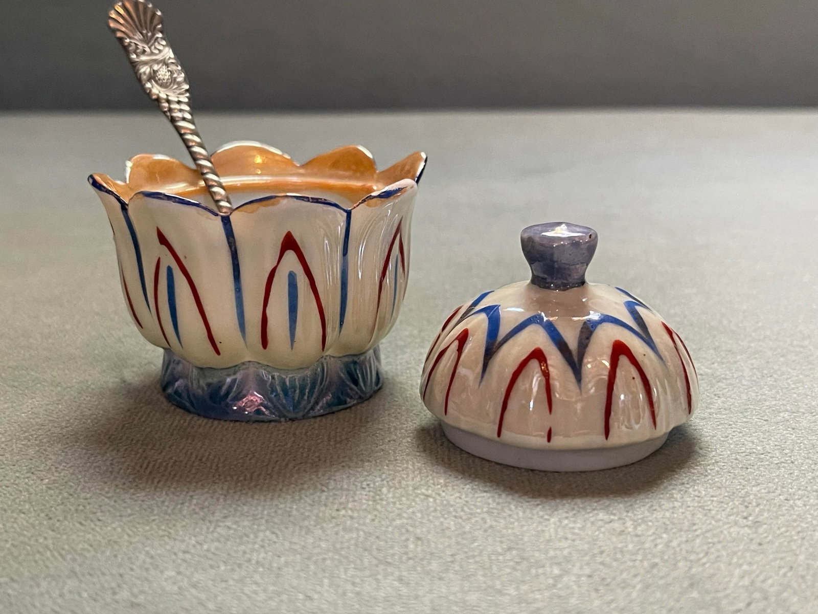 Early 20th Century Tulip Shaped China Serving Dish - 3