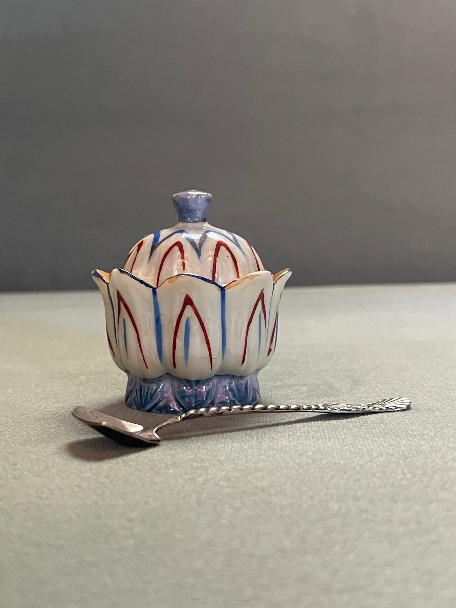 Early 20th Century Tulip Shaped China Serving Dish - 5