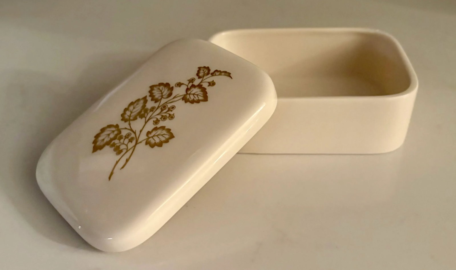 Hollywood Regency Ivory Porcelain With Gold Detail Jewelry Box by Lenox - 4