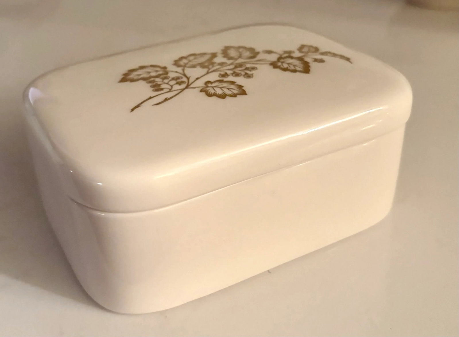 Hollywood Regency Ivory Porcelain With Gold Detail Jewelry Box by Lenox - 7