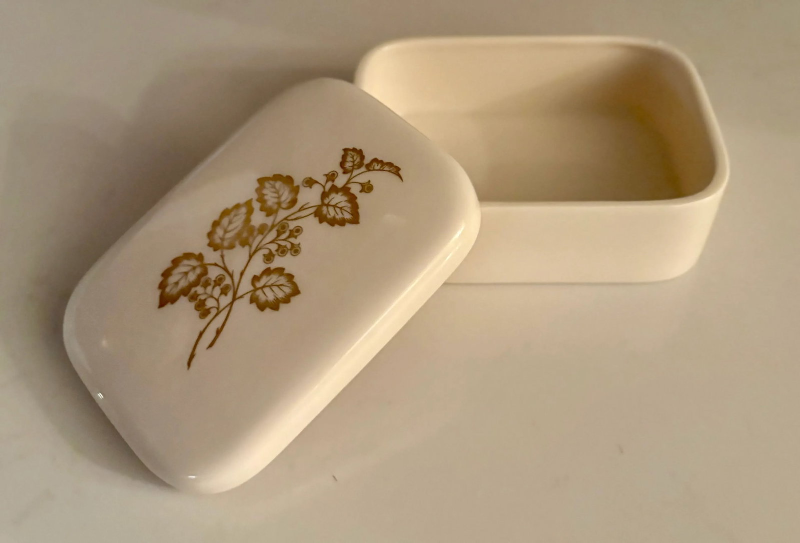 Hollywood Regency Ivory Porcelain With Gold Detail Jewelry Box by Lenox - 9