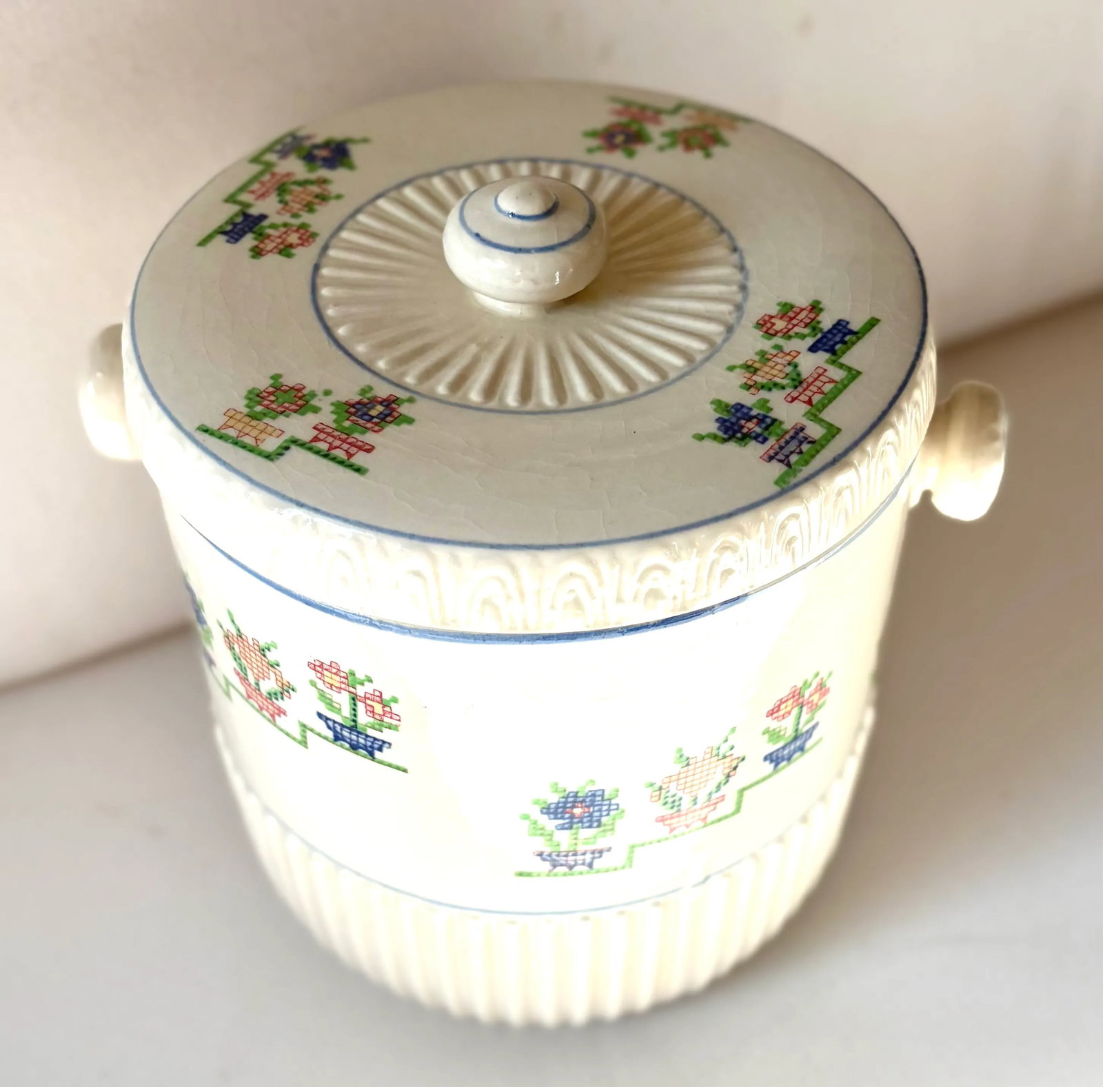 1940's Trompe L'oeil Needlepoint Japanese Ceramic Biscuit Jar - 3