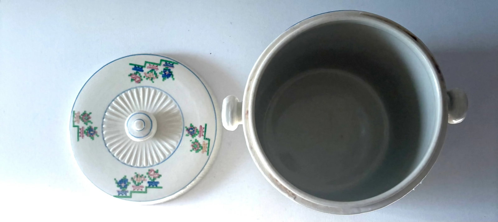 1940's Trompe L'oeil Needlepoint Japanese Ceramic Biscuit Jar - 7