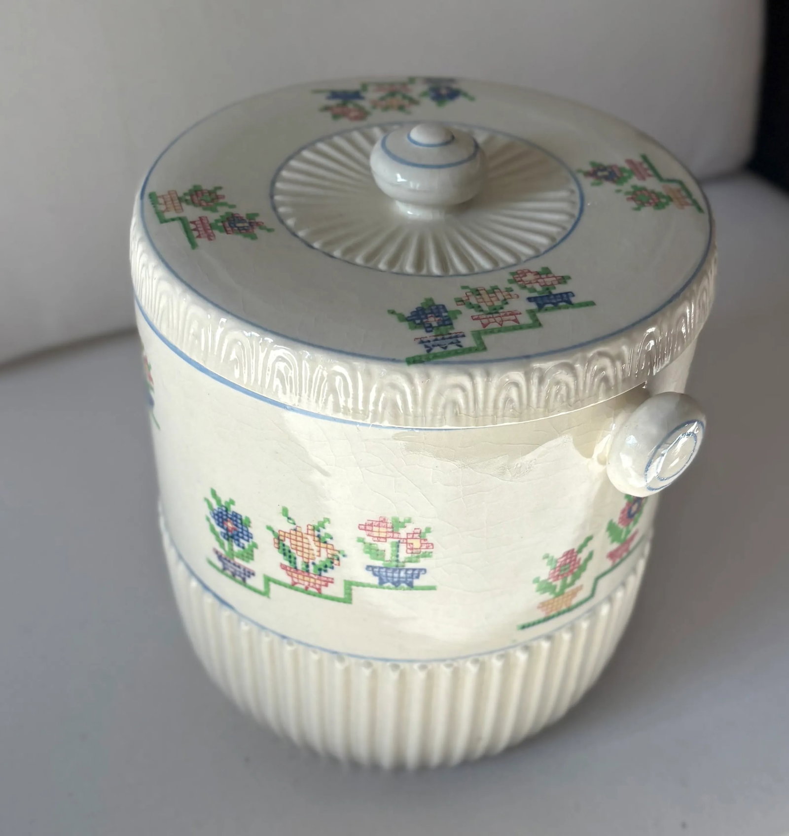 1940's Trompe L'oeil Needlepoint Japanese Ceramic Biscuit Jar - 9