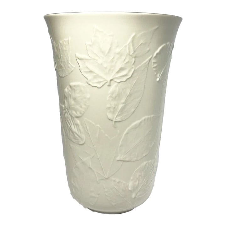 Lenox Nature's Impressions Pressed Embossed Leaves Porcelain Tall Vase: Lenox Nature's Impressions Pressed Embossed Leaves Porcelain Tall Vase 10" Excellent condition. No chips, cracks, or fleabites. Height 10" Length 7 1/4" Circa 2000s Condition: Alterations: Original Co