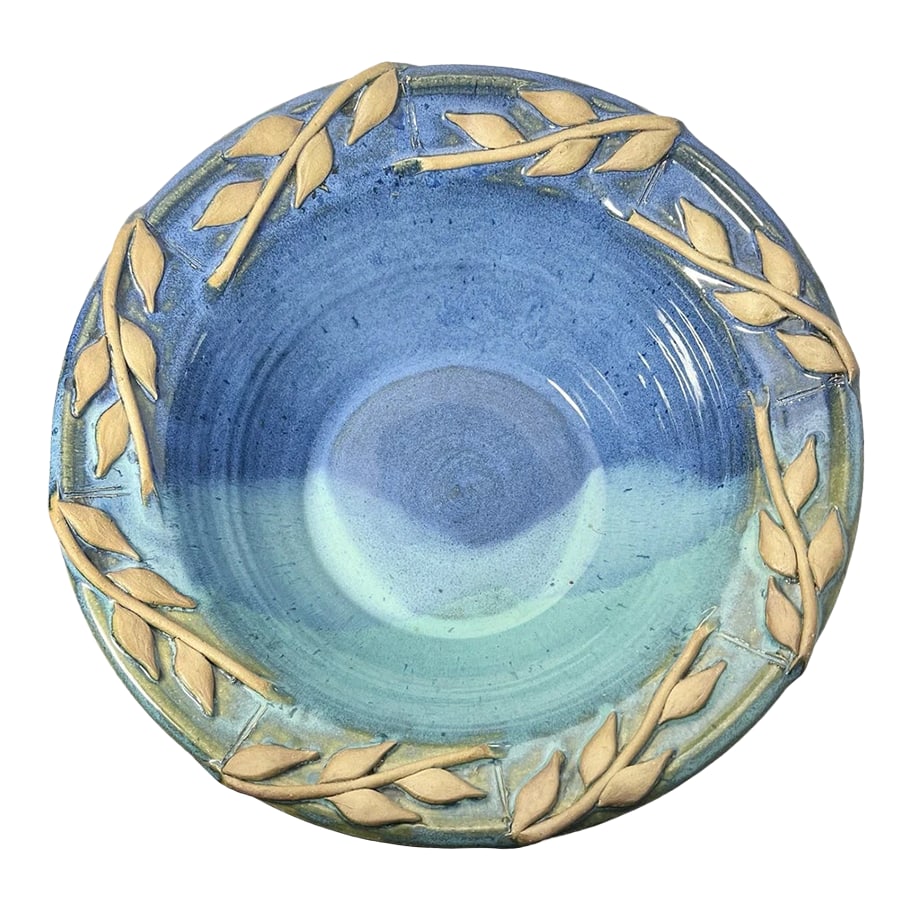 Large Blue Green Glazed Laurel Leaf Studio Pottery Centerpiece Serving Bowl: Large Blue Green Glazed Laurel Leaf Studio Pottery Centerpiece Serving Bowl 12" Excellent condition. No chips, cracks, or fleabites. Length 12 1/2" Height 4 1/2" Circa 2010s Condition: Alterations: Or