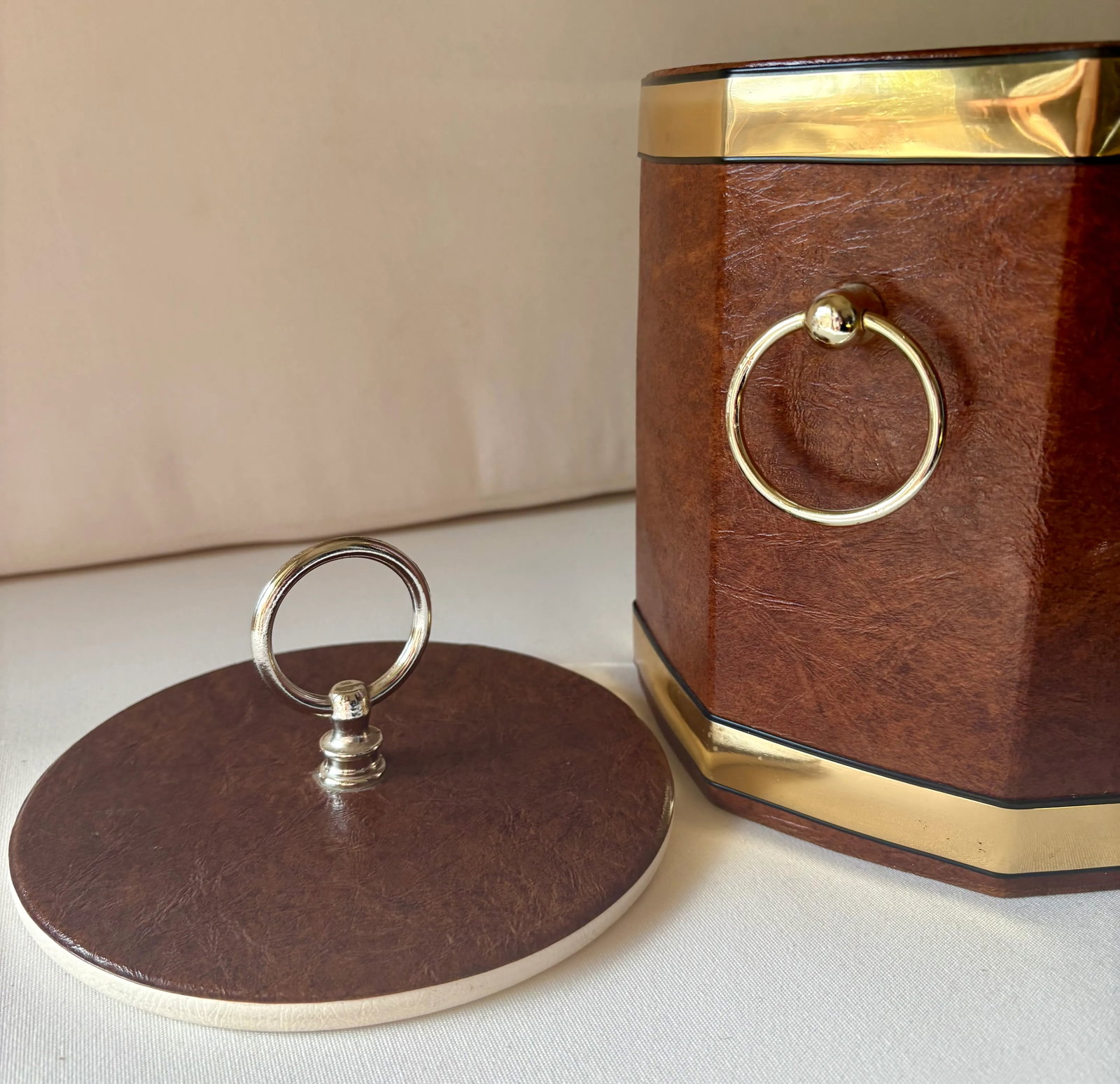 1970's Georges Briard Style Hollywood Regency Faux Burlwood Leatherette Ice Bucket With Gold Fitting - 8