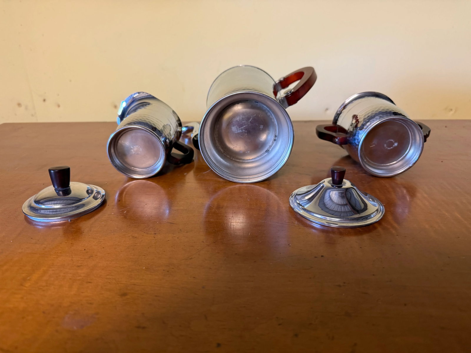 1960s Oneida Stainless Chrome Coffee Pot Including Creamer and Sugar Set With Bakelite Handles- 3 Pi - 11