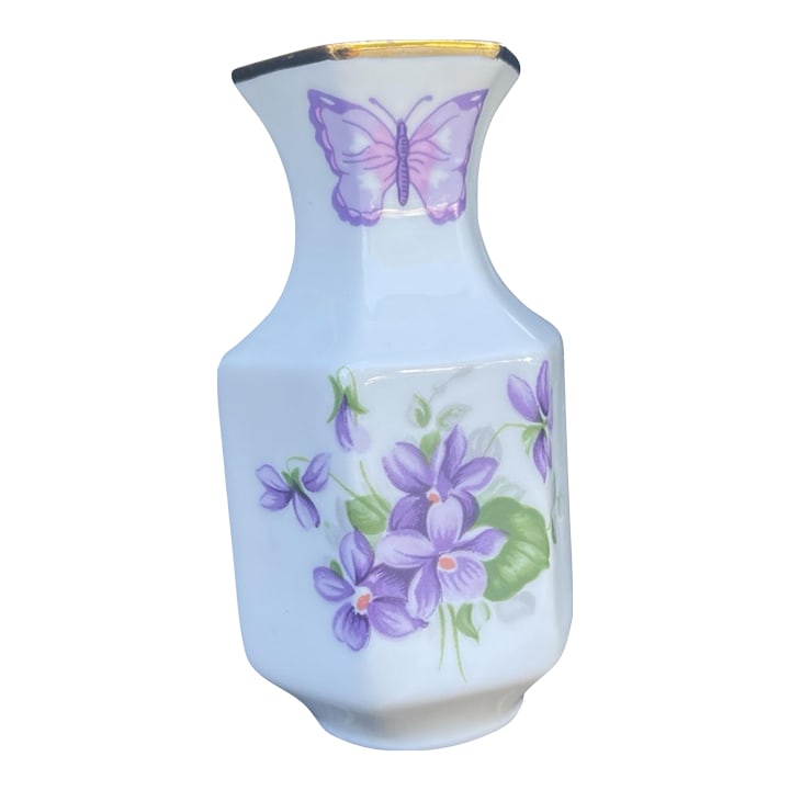 Vintage "Wild Violets" by Aynsley Fine English Bone China Bud Vase: "Wild Violets" Aynsley Vase, Fine English Bone China. This vintage vase features an array of violets on both front and back. In addition, on the front neck of the vase is a single violet colored butte