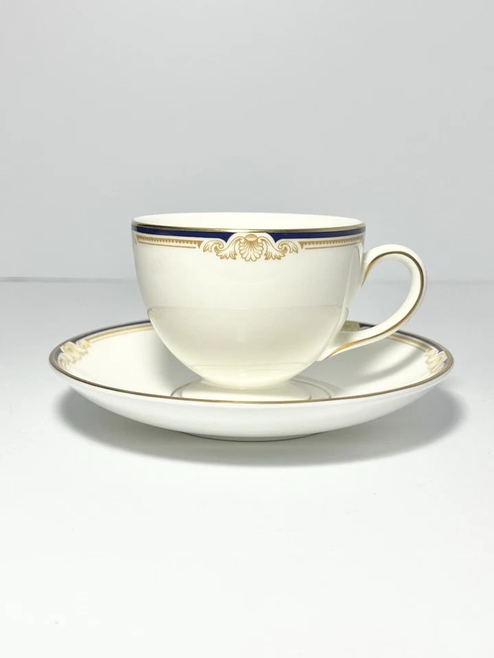 1990s Wedgwood "Cavendish" Set of 4 Bone China Teacups & Saucers - 3