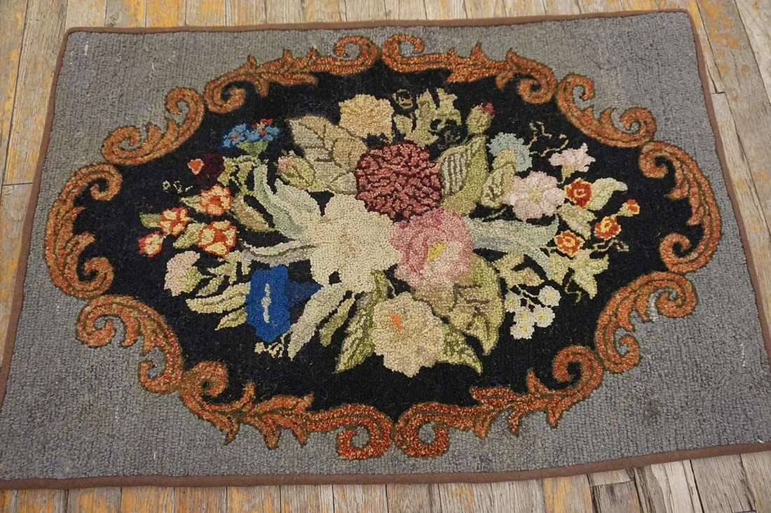 Lovely Gray Color With Soft Color Bouquet of Flowers & Foliate Design Antique American Hooked Rug - 10